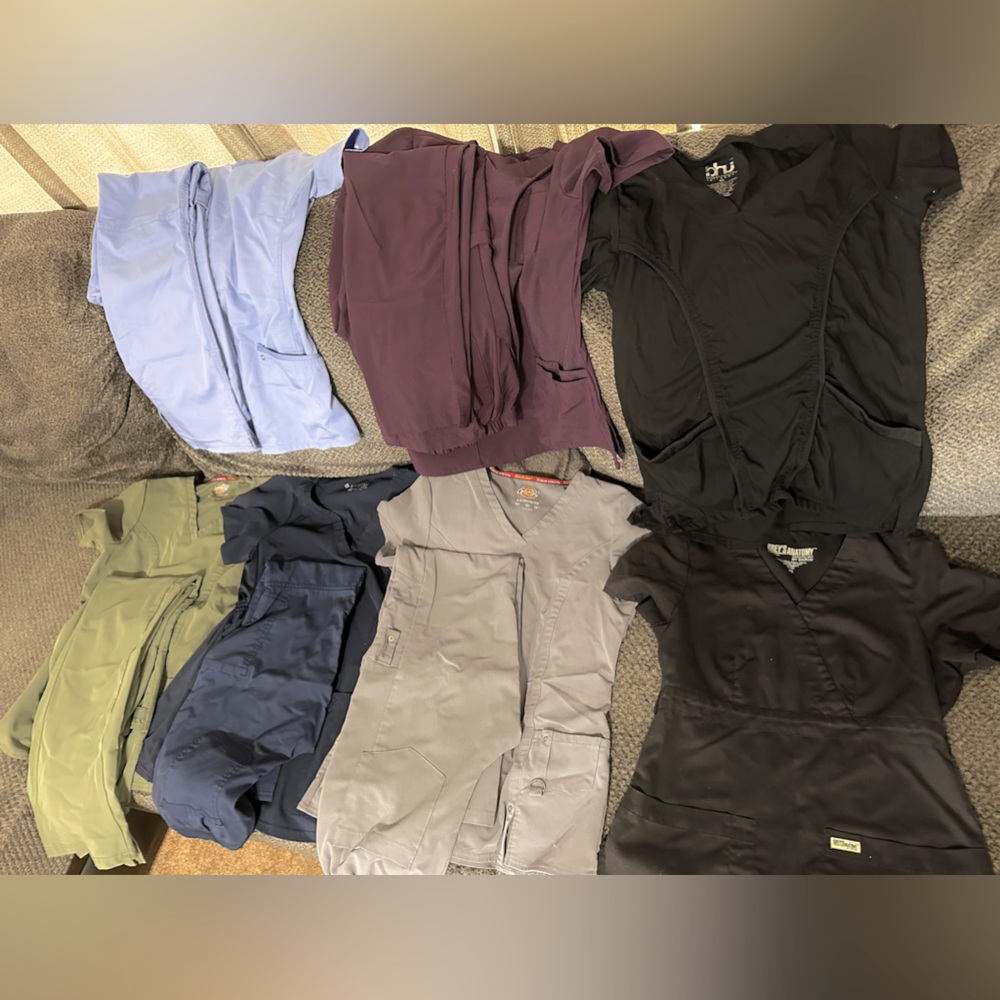 Like new soft scrubs tops are XS and bottoms are XXS